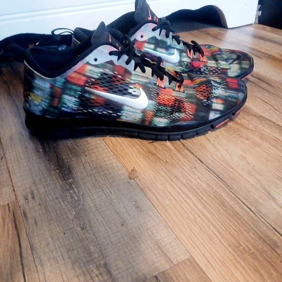 Nike running shoes - Picture 1 of 5